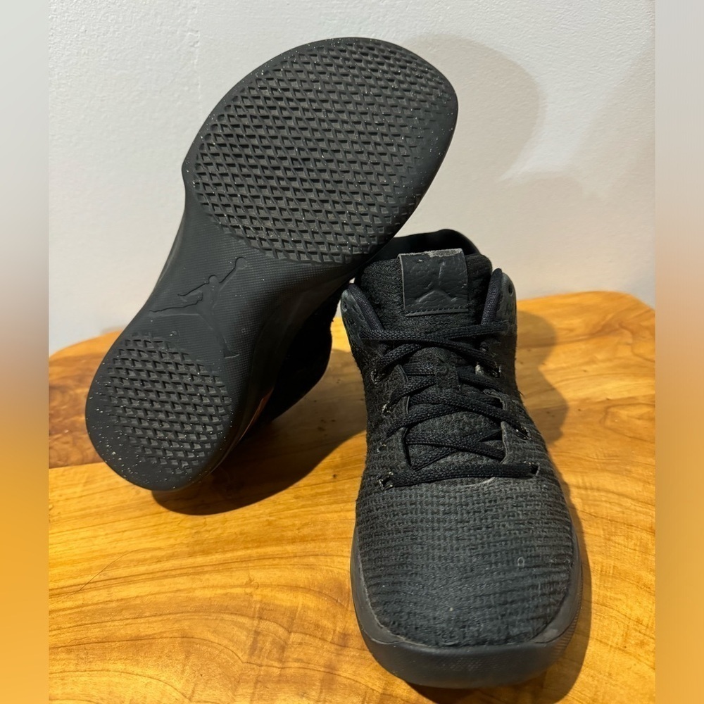 Nike Jordan XXXI Low Basketball Activewear Black Gold 7Y Runnimg Shoes Footwear - Picture 2 of 12